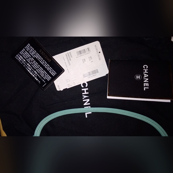 Vintage Chanel purse - Picture 10 of 11